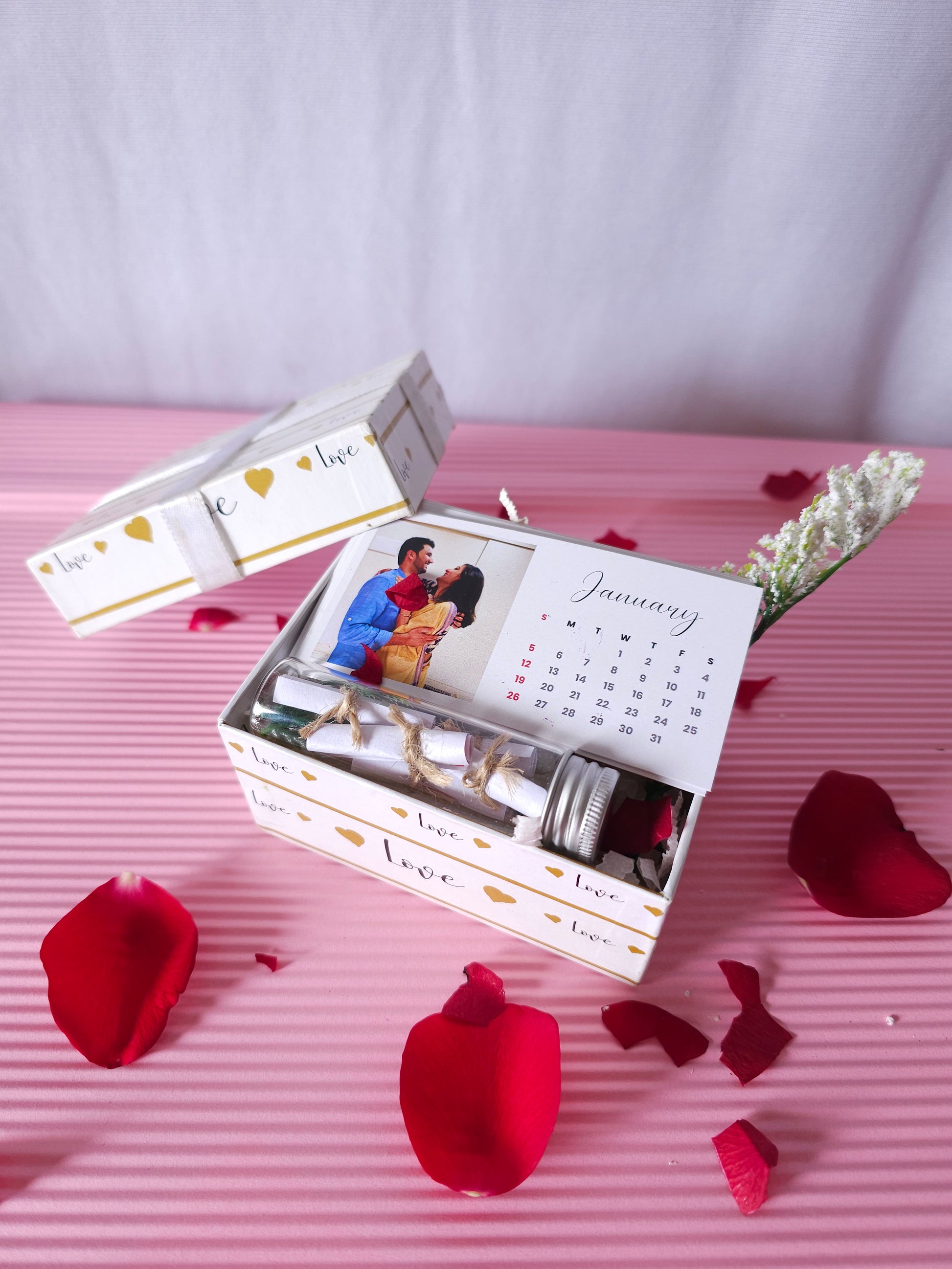 Magnetic Calendar hamper